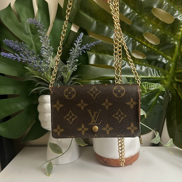 Louis Vuitton Small Monogram Wallet - Picture 2 of 15